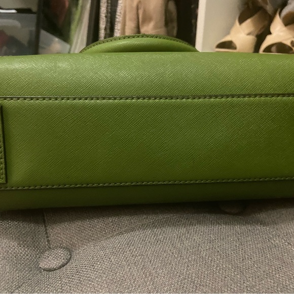Authentic Tory Burch green tote top handle - Picture 5 of 7